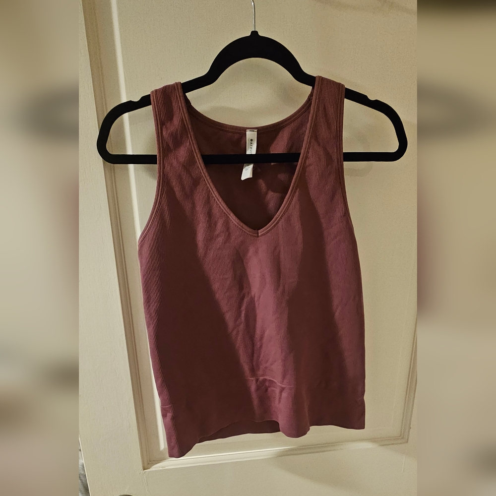 Athleta aroura shirt